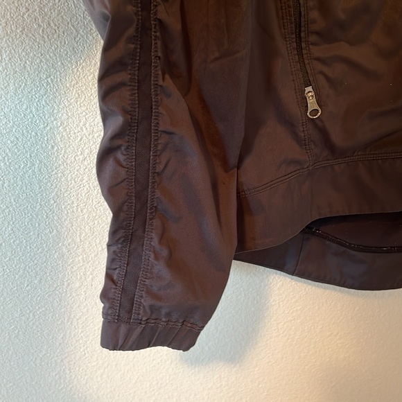 Lululemon Gather And Sprint Running Windbreaker Rain Jacket: Black Size 12 - Picture 6 of 16